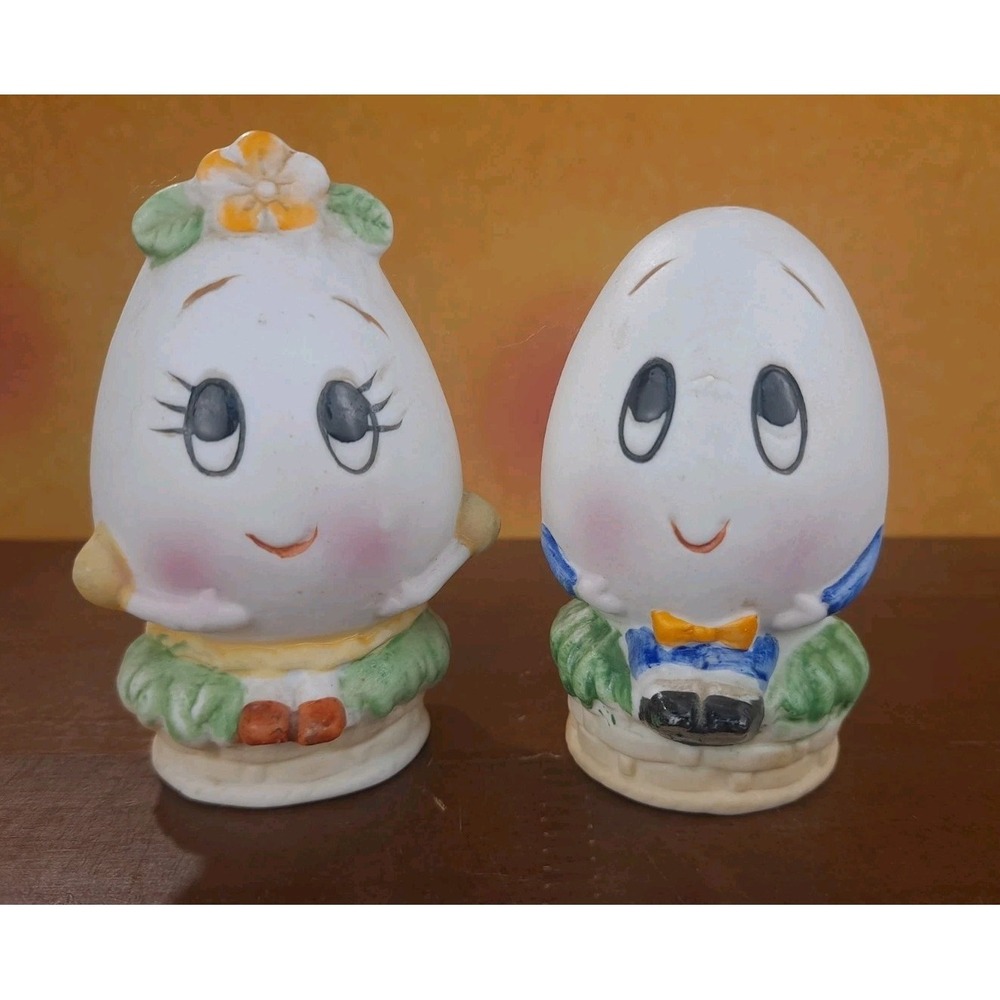 Vintage Anamorphic Egg Salt And Pepper Shakers Mr And Mrs Egg